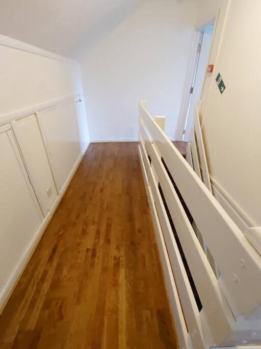 Edwardian 4 Bedrooms With 4 Bathrooms Townhouse, Next To Underground, Accommodates 10 People London Exterior photo
