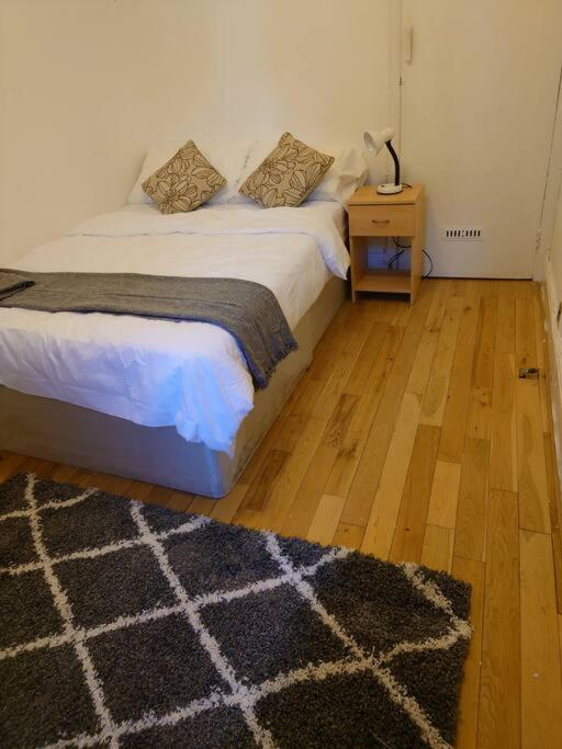 Edwardian 4 Bedrooms With 4 Bathrooms Townhouse, Next To Underground, Accommodates 10 People London Exterior photo